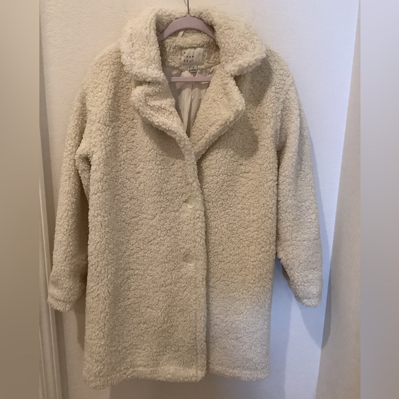 A new day white Sherpa - Picture 1 of 4